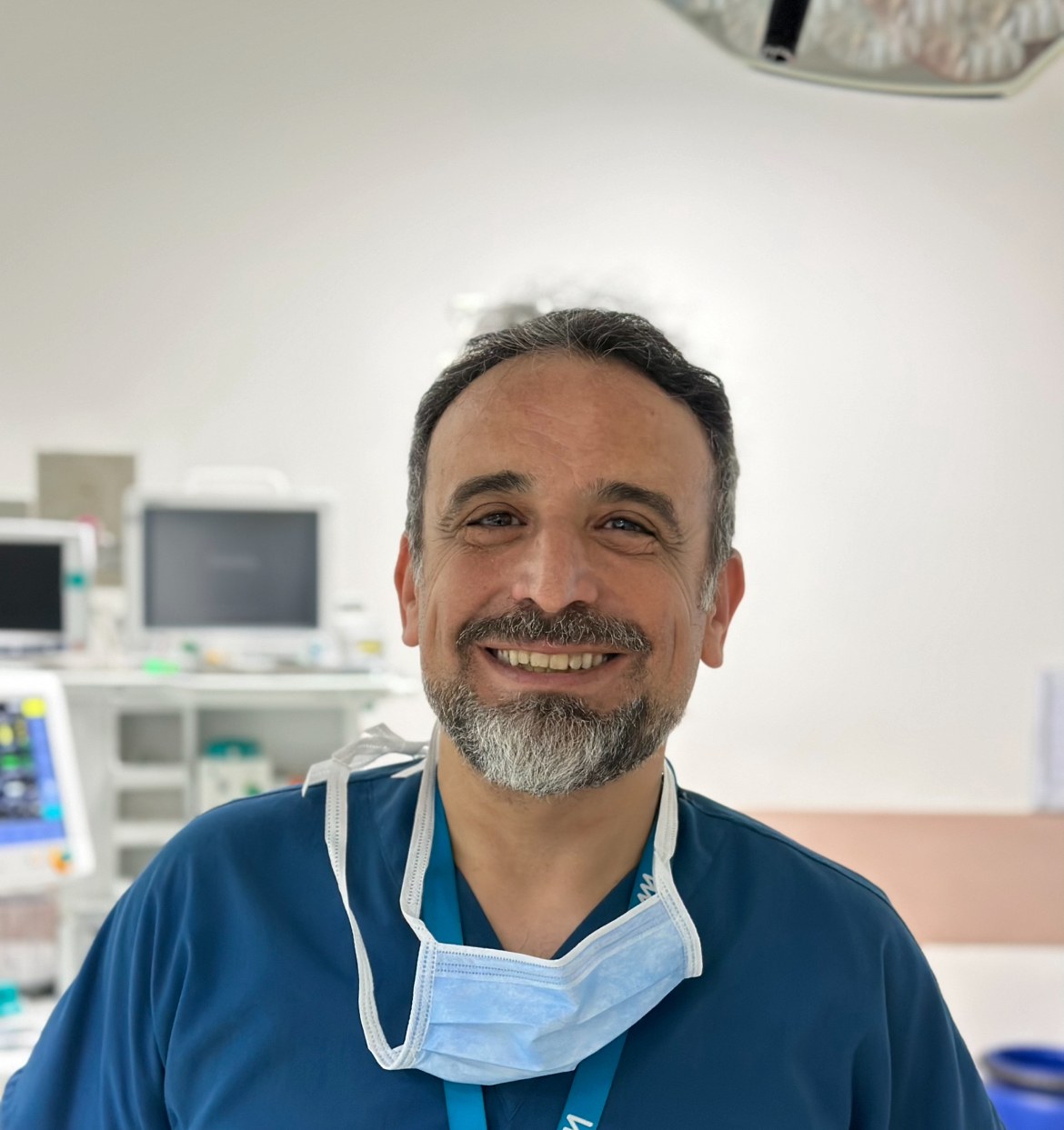 Op. Dr. Serkan Güreser ameliyathanede